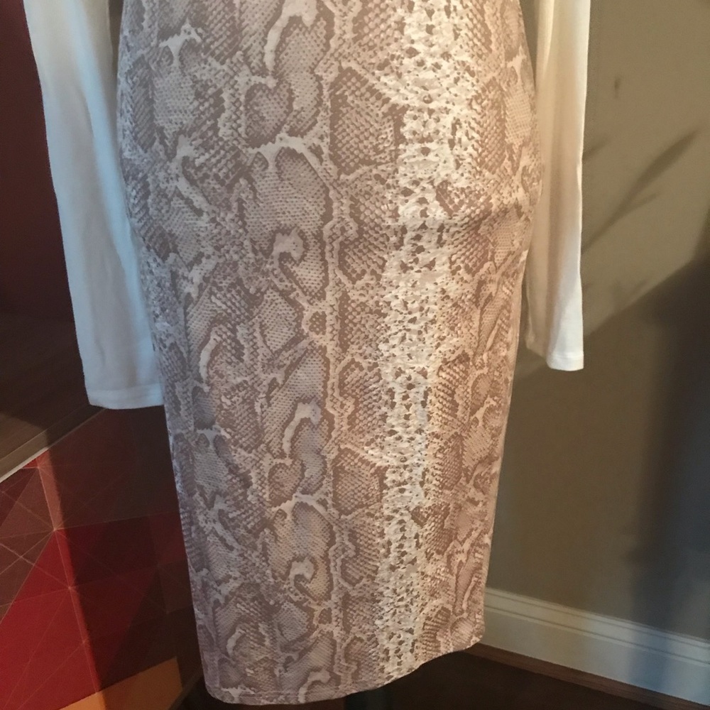 ♥️ 1 left S ♥️🎉Anthropologie Snake Pencil Skirt - Picture 6 of 6
